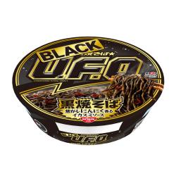 【★★★】日清焼そばBLACK U.F.O.　黒焼そば 焦がしにんにく香るイカスミソース